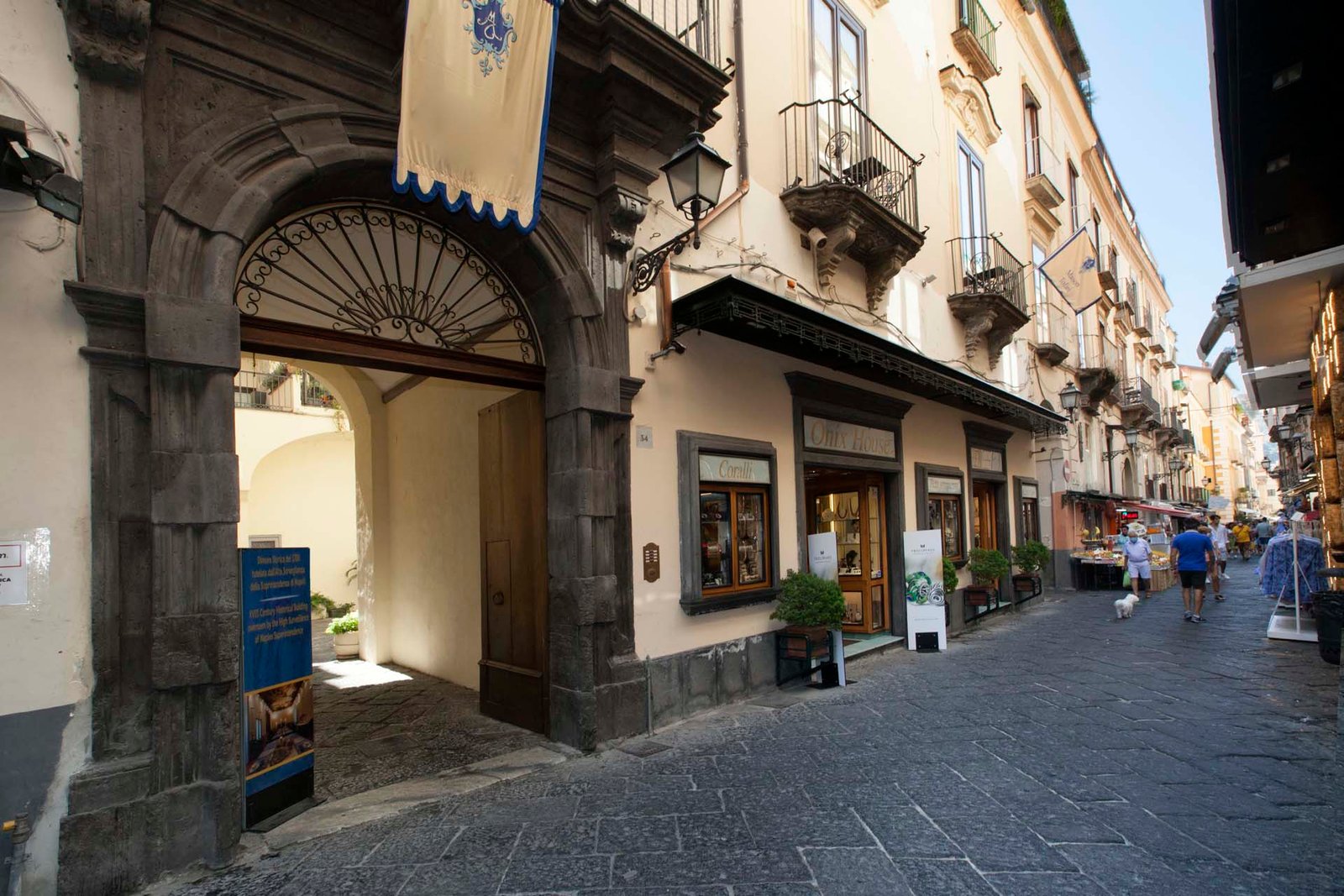 Entrance Street View Deluxe Home in Sorrento Old Town