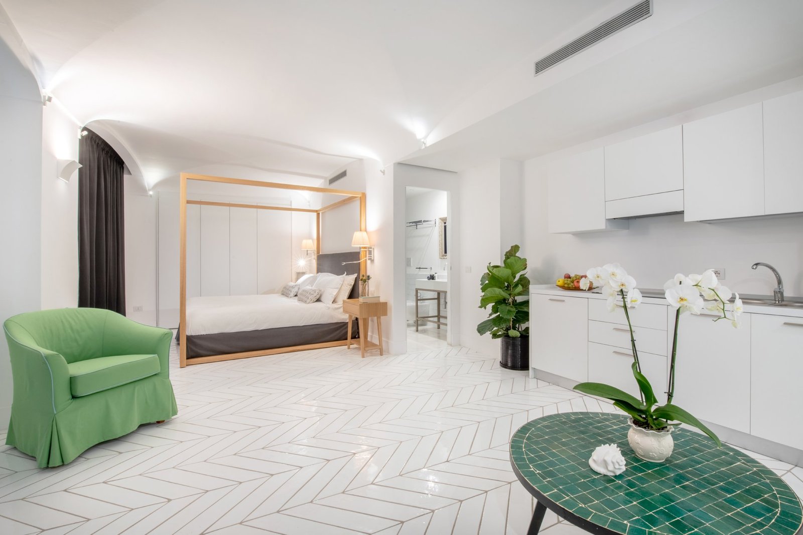 Luxury Suite with Garden and Jacuzzi Sorrento Coast