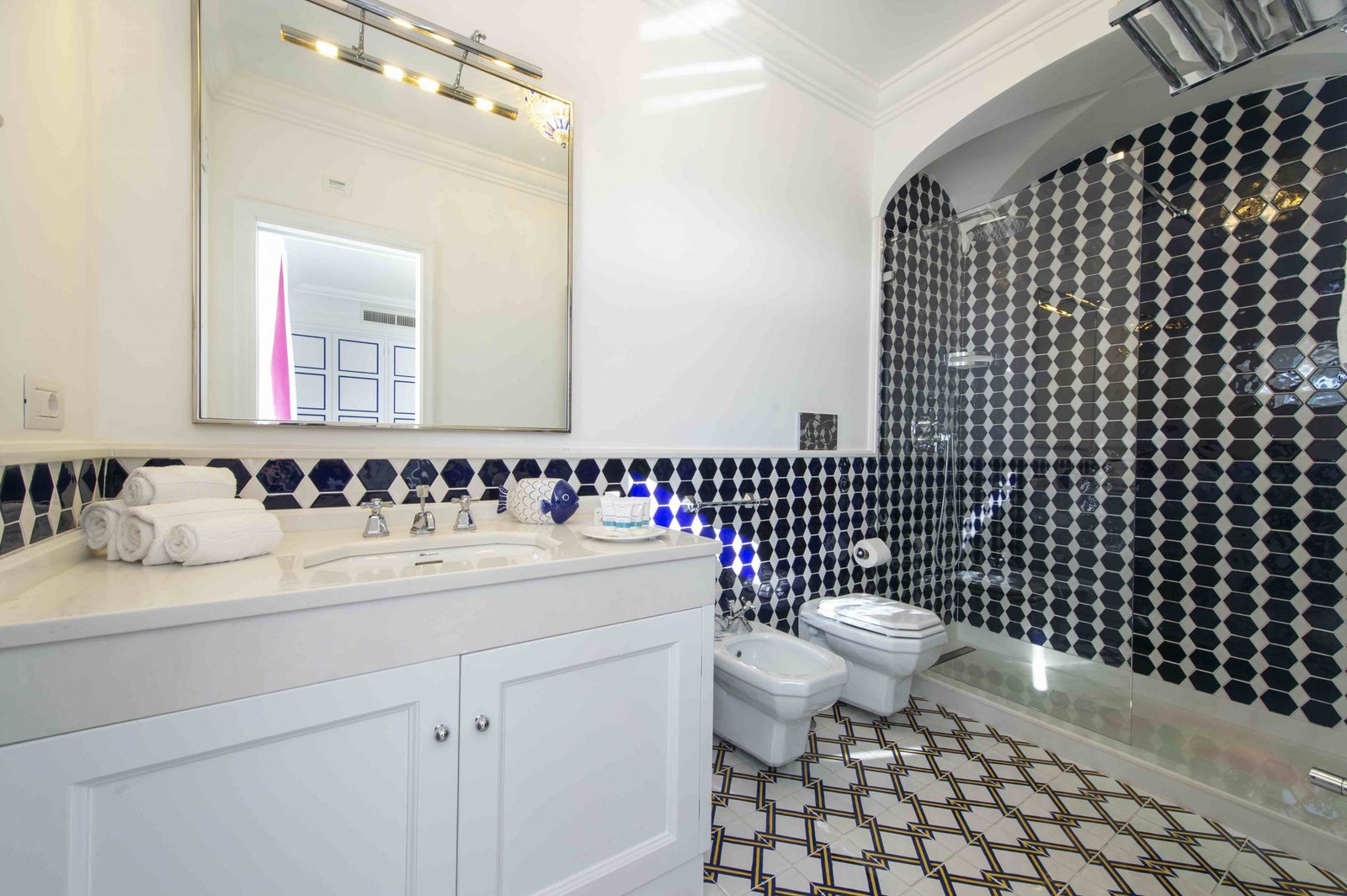 Amalfi Coast Exclusive Villa in Praiano with Pool & View - Bathrooms