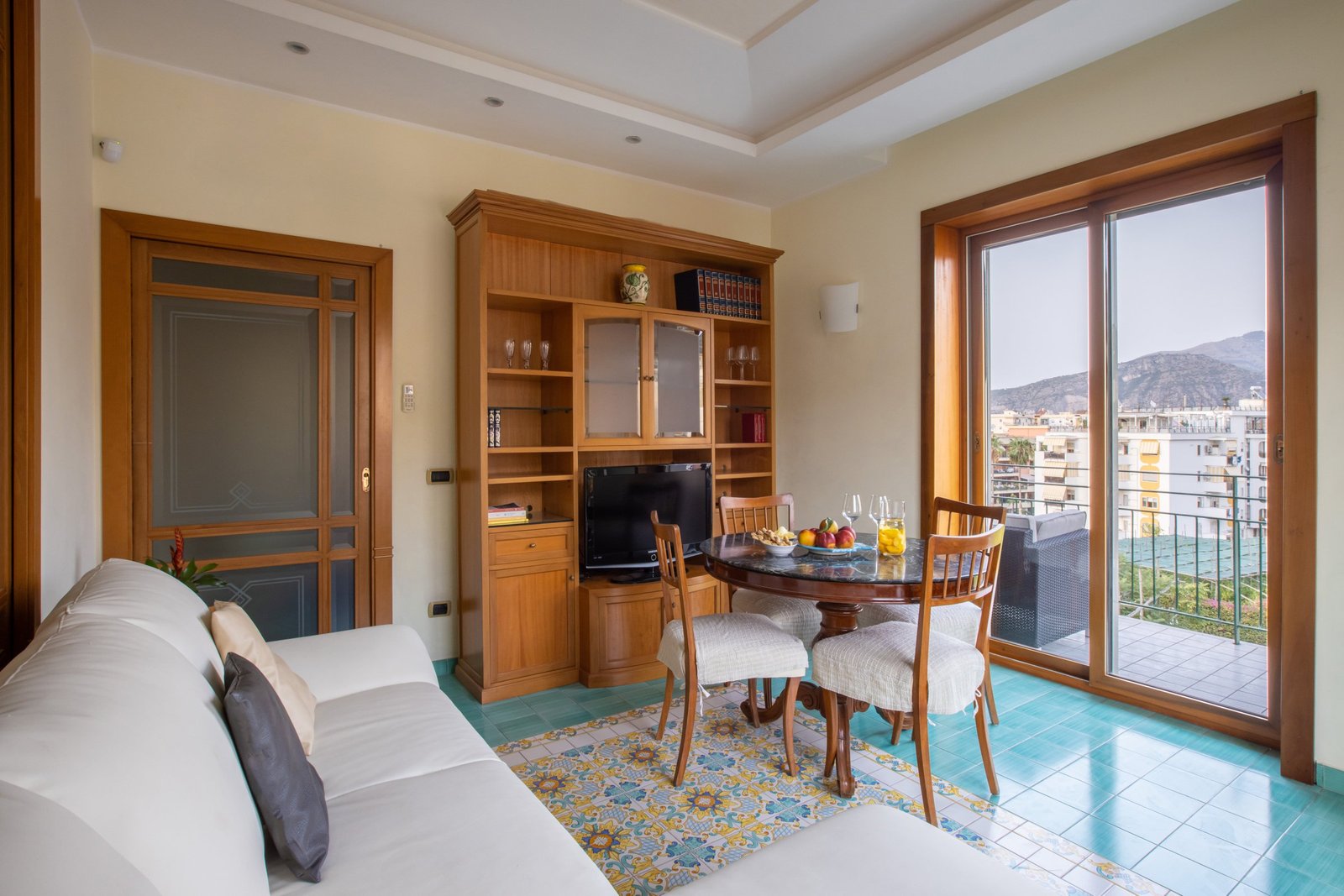 Family Home with terrace & view in Sorrento